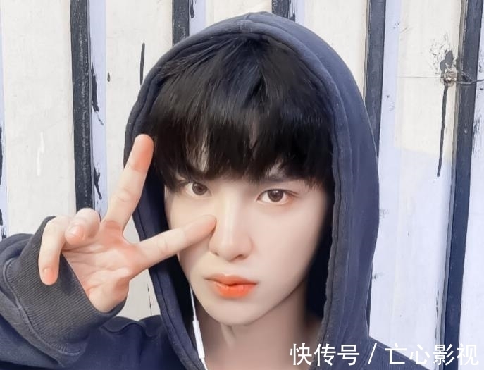 賴美云|《你我皆王者》INTO1人菜癮大要加班，藍(lán)色球服夢回校園，期待了