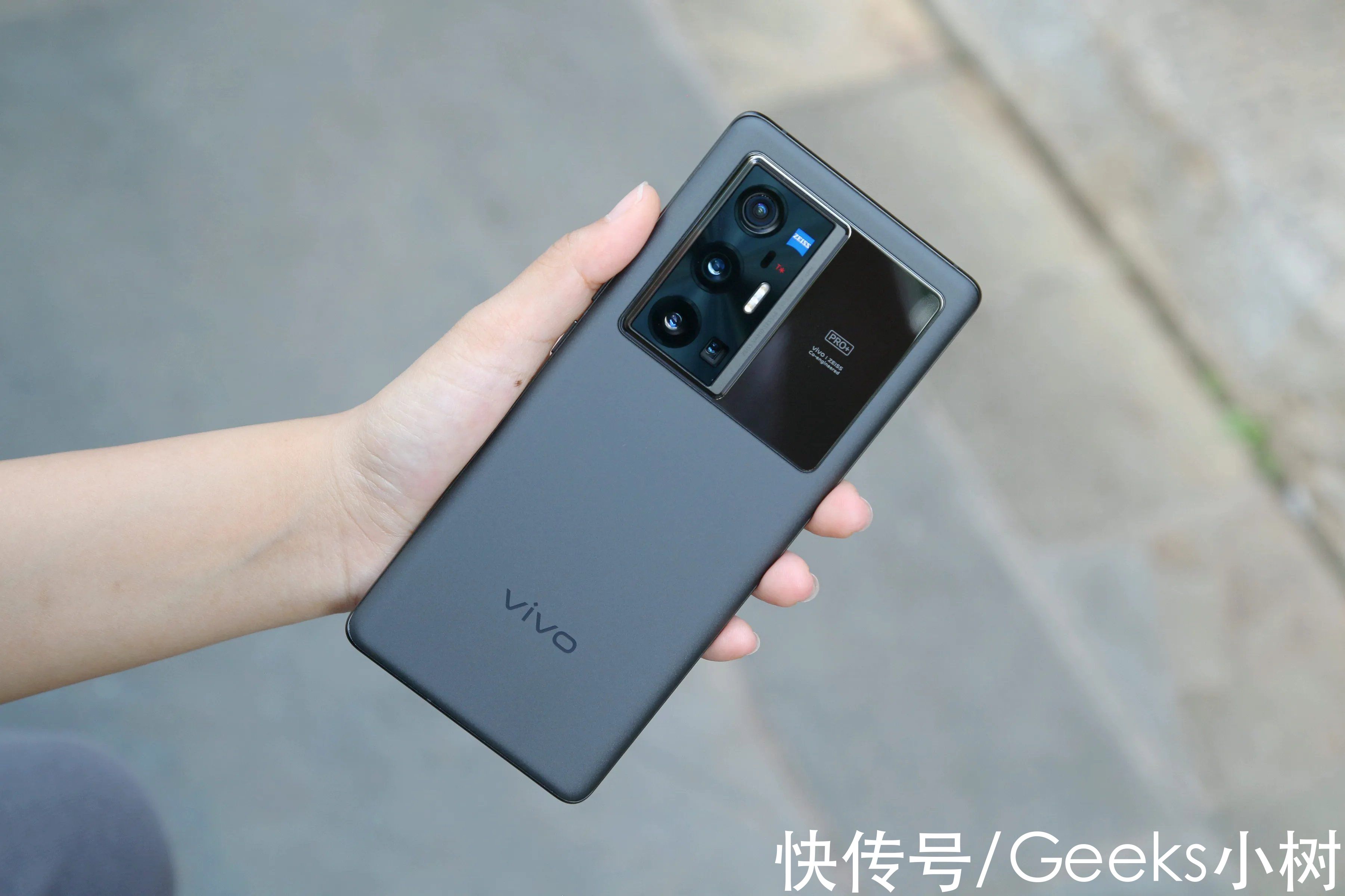 高级感|高级感爆棚！vivo X70 Pro+颜值不俗，这才是高端旗舰应有的样子