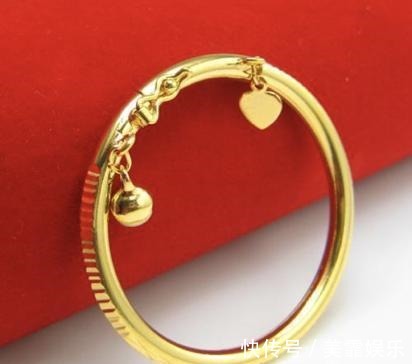 银饰@女人戴镯子金的好还是银的好,以下这几点,看完你就有数了