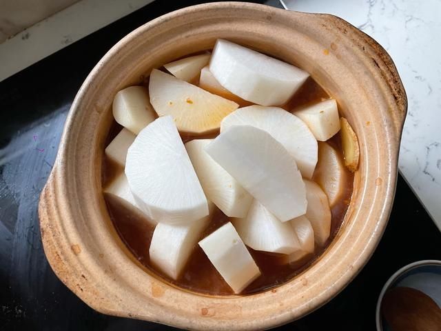 冬天多吃萝卜，自制酱汤萝卜，成本不到5元，鲜美滋补营养高