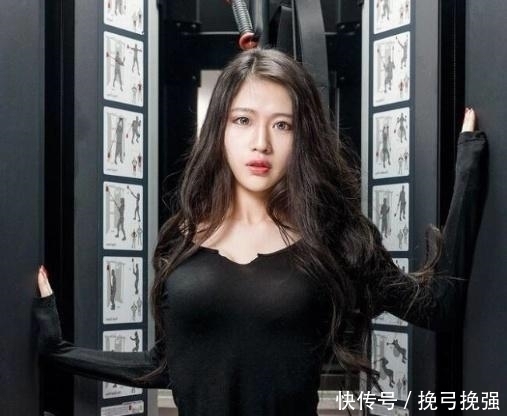 吸引|紧身打底裤:时尚性感的小姐姐,身材婀娜多姿,魅力吸引路人目光