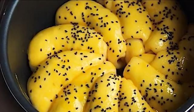  小孩儿|5个鸡蛋加1碗面粉，不用蒸不用烙，简单一做，出锅小孩儿馋哭了