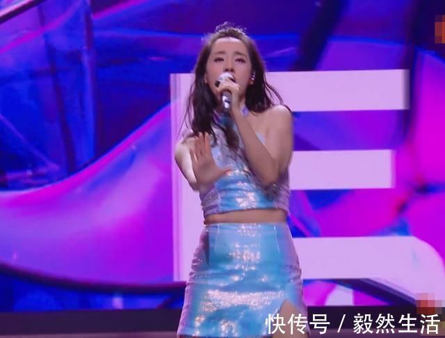 王霏霏|是胖了还是衣服紧了王智复活赛回归舞台,赘肉有点遮不住了