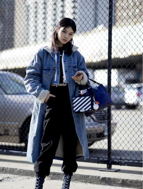 外套太多看得眼花缭乱,今年“牛仔外套”潮流来袭,谁穿谁好看