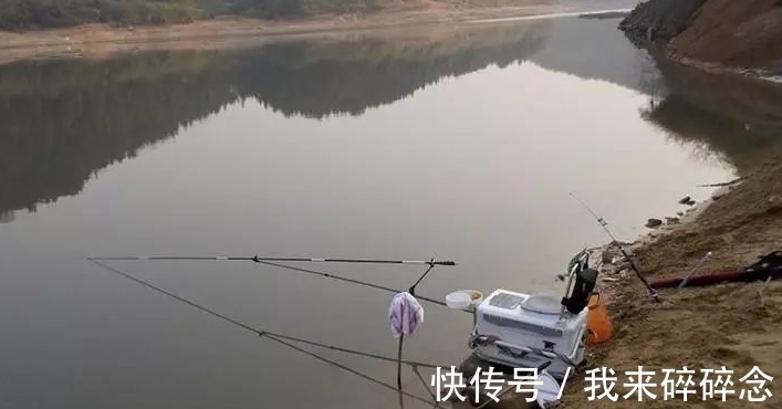 用蚯蚓钓鱼，这样打窝，冬天垂钓也能打窝