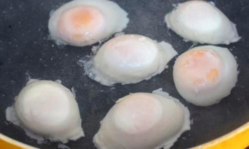 温水|煮荷包蛋,有人开水下锅,有人温水下锅多加1步,个个滑嫩圆溜