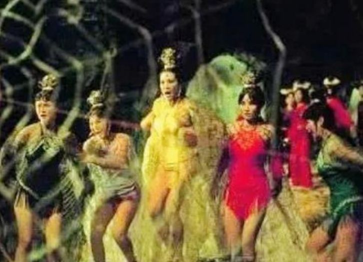 难怪|难怪“民国”版西游记被禁播,看蜘蛛精的裙子后,观众不能接受
