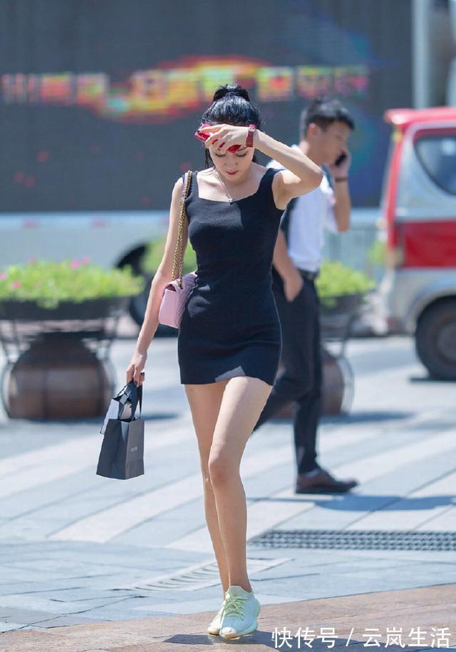 个性|换上休闲个性装扮,让你轻松展现青春风采,随性自在的感觉