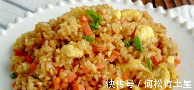 蒸米饭有人放醋有人放盐，都不对，大厨教你一招，粒粒分明不粘锅！