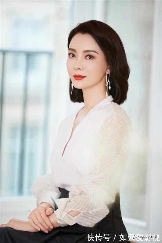 发型 50岁女人最好别留这“3种”发型,不仅大妈感十足,还显老没气质