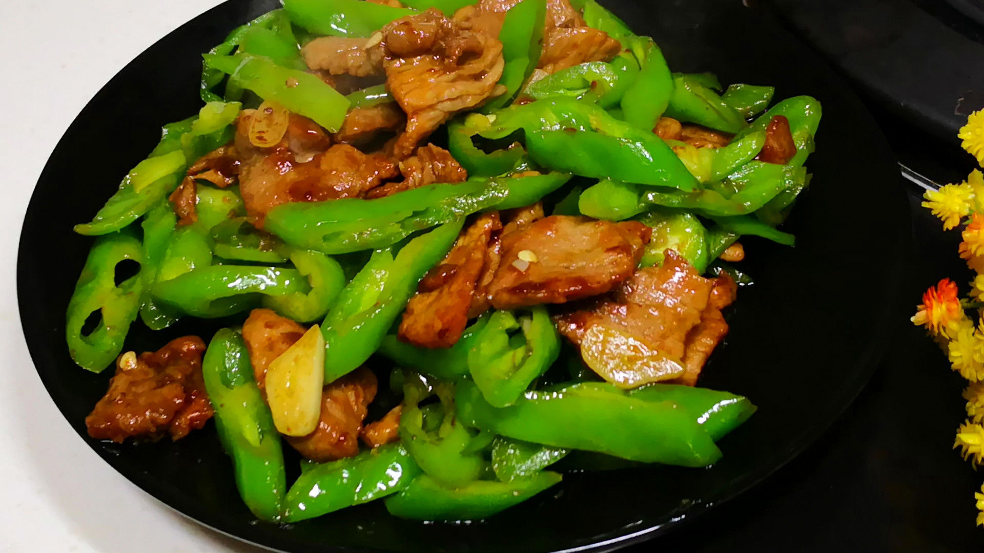 做辣椒炒肉,到底先炒辣椒还是先炒肉?大厨:牢记2点,香而不呛