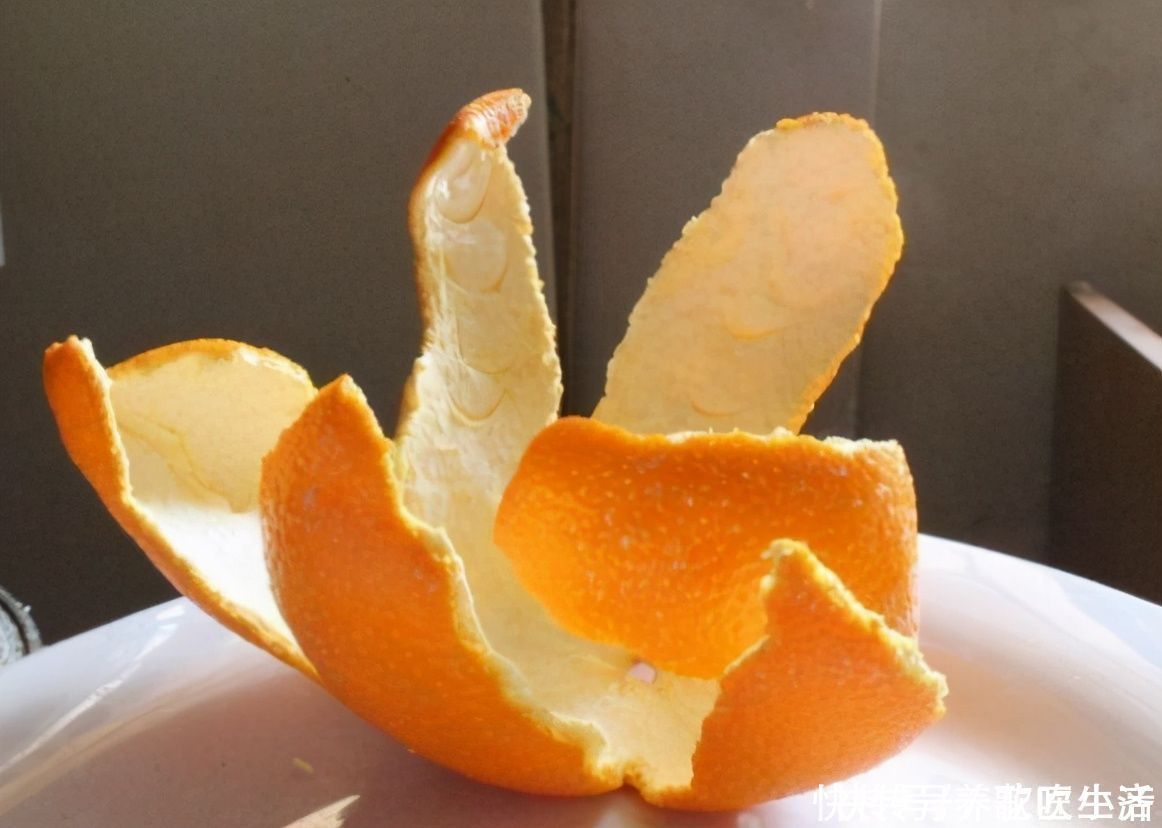 老花匠|老花匠的橘子皮从来不扔,晒干储存,用来养花好处多多