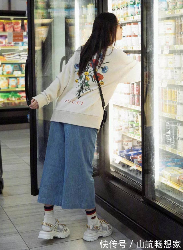 短袜 鞋子+袜子成秋季最时髦CP记住这2个搭配技巧,谁穿谁时髦!