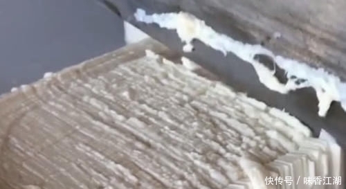 日本厨师居然敢挑战中国厨师,只需刀工对比,日本人彻底服气了!