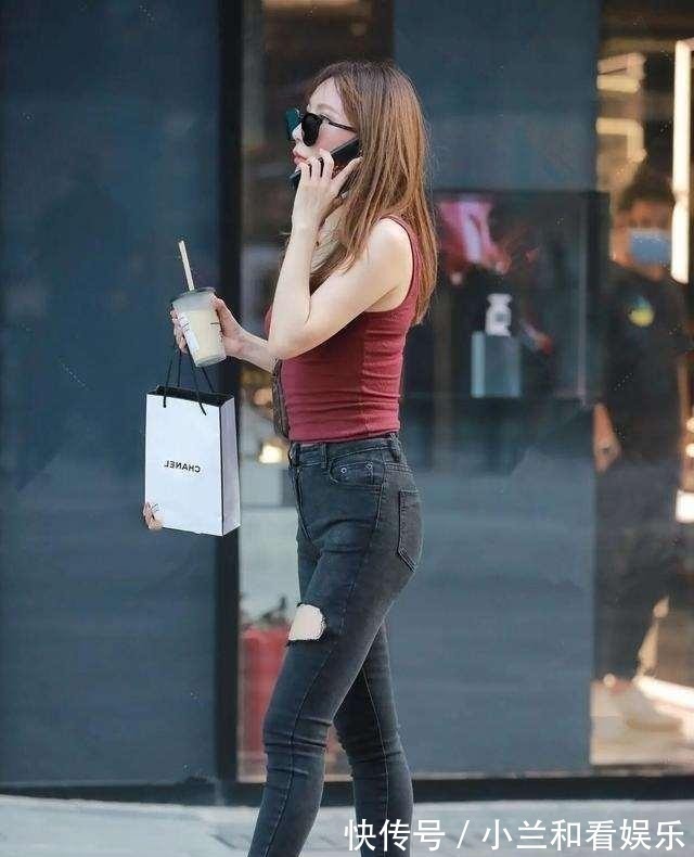 搭配 优雅多姿的打底裤美女，搭配风格要追求别具一格，身材火辣