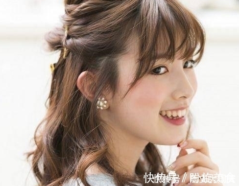 气质 发量少的妹子应该这样扎马尾,在最简单的发型上,才能体现气质