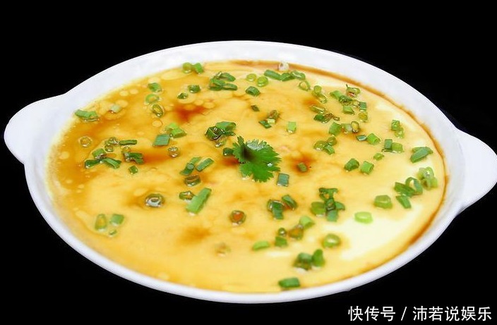 婆婆总嫌弃我做的蒸鸡蛋不好吃,她做的却又香又嫩,原来有诀窍