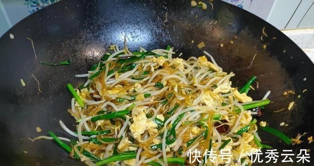 秋冬少吃丝瓜冬瓜多吃这菜,便宜又营养,不放肉也很香,儿子爱吃!