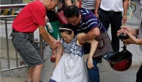 宝妈|18分钟完成生娃,宝妈炫耀自己体质好,医生泼冷水:想来很后怕