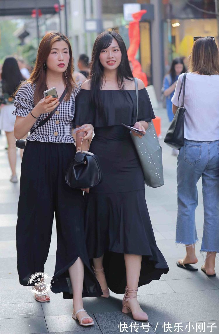 女神 舒适时尚的连衣裙打造时尚女神穿搭，展示美好身材，凸显气质