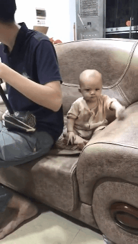 |搞笑gif段子:姑娘这是快要炼成神功了吗