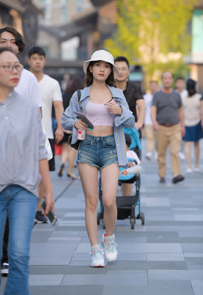 蒙在鼓里|“塞衣角”已经过时了, 现在流行“双上衣”穿搭, 你还蒙在鼓里吗