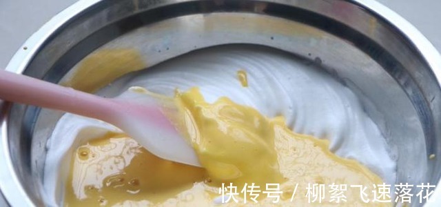 又一西点早餐火了!不蒸不烤,几滴清水搞定,比鸡蛋饼还好吃!