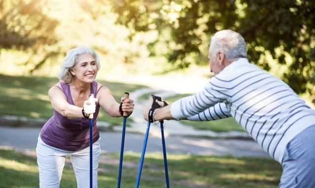 六十岁的人早晚各走路一小时,对身体有帮助吗听医学专家怎么说