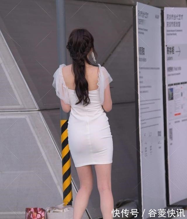 白裙子 白色连衣短裙搭配同色高跟鞋,青春减龄,宛如小仙女!