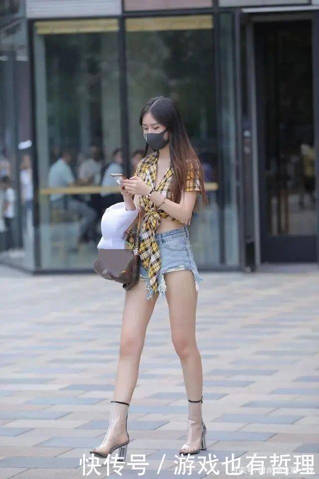 “短裤T恤”过时了切忌以偏概全，换一种风格尽显女人味！