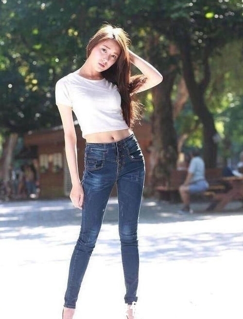 时尚 颜值很高的牛仔裤美女,美丽的身姿特别养眼
