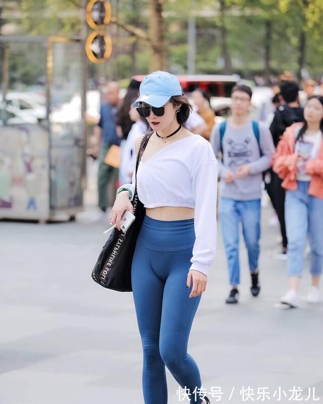 美女 清爽出众的打底裤美女,不失自然优雅