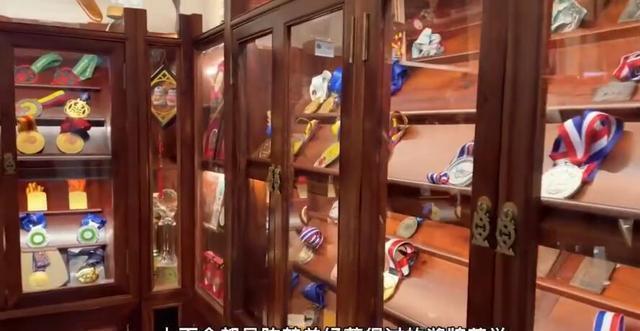 饰品|有钱人的品味!陈梦家豪宅富丽堂皇,老爸斥资为女儿打造奢侈饰品