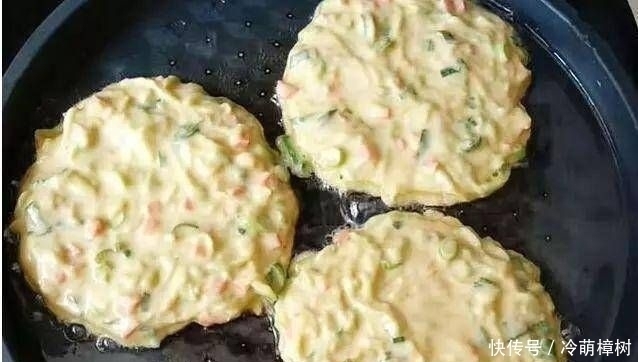 2个鸡蛋2个茄子,10分钟让早餐饼变得又软又壮