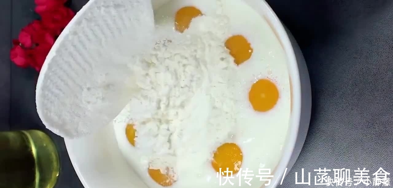 打蛋器|用电饭煲做蛋糕,只要把握好以下4个环节,保证口感暄软又蓬松