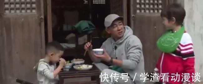 爸爸去哪儿|嗯哼看不惯陈小春吃饭坐姿，陈小春：我们穷人家，太子你回房吃去