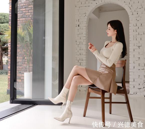 女神孙允珠冬日开衫配短皮裙，细腰长腿气质太好了！网友：迷死人
