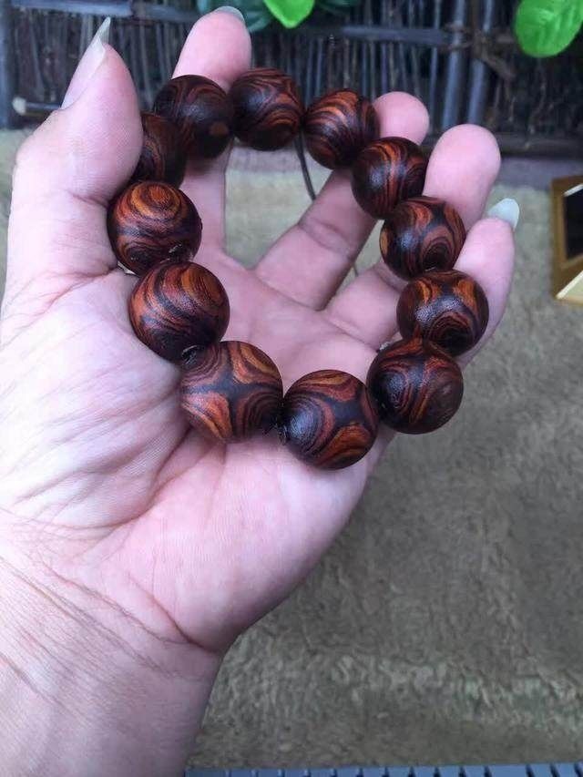 爱好者|小伙花12万淘到的木头,切开后本因打水漂,再切众人羡慕不已