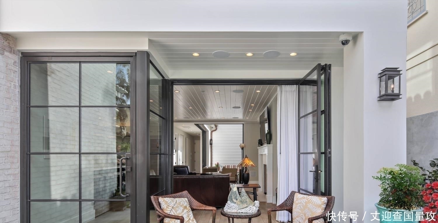 栅栏|以后真想住这种别墅,房子和庭院休闲又漂亮,一回到家都不想出门