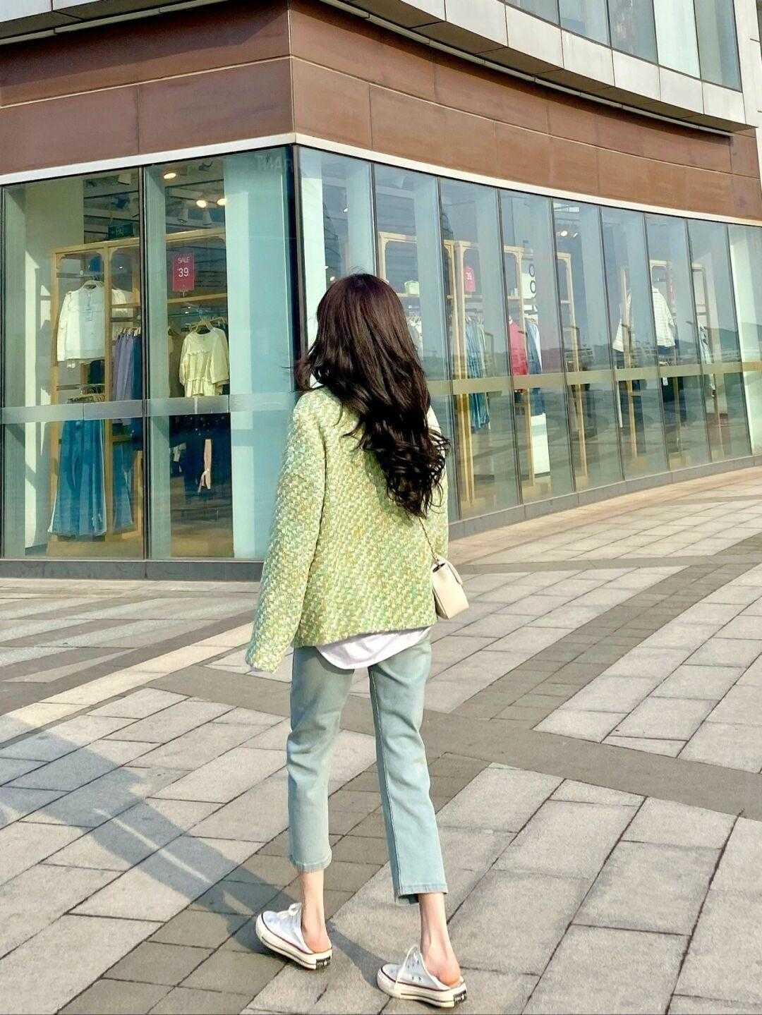 浅色系|初春选裤子,千万别错过这两种,轻盈遮肉还能增加女人味