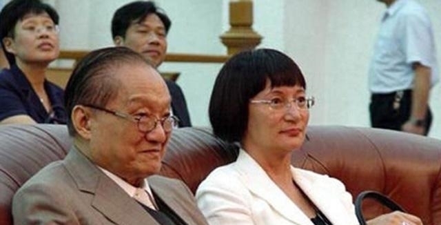 郭梅！贾平凹为何与前妻韩俊芳离婚？拿稿费回家像做贼，个性太强不自豪