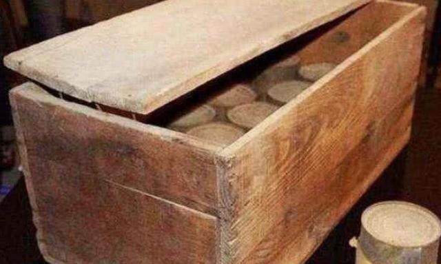 箱子|东北村民挖到一箱子,众人不敢上前查看,专家打开乐了