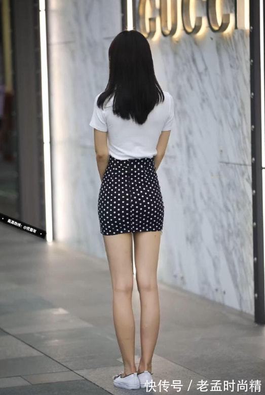 搭配|黑色圆点包臀裙,笔直长腿很是惹眼!笑容甜美似初恋好爱呀!