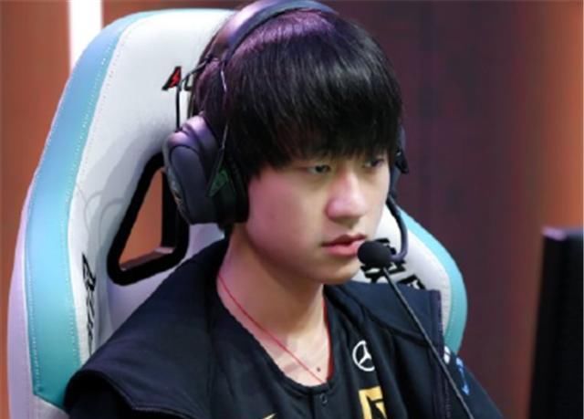 RNG|RNG再让粉丝破防，休赛期参加脱口秀，连未退役的选手也要去？