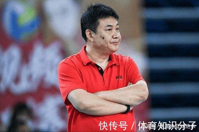 中国男排|女排冠军少帅接班蔡斌!朱婷变瘦了:小撒合影1米98婷队变娇小