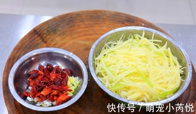 关键|炒土豆丝,放醋时机是关键,10人有9人放错,难怪粘锅还不脆