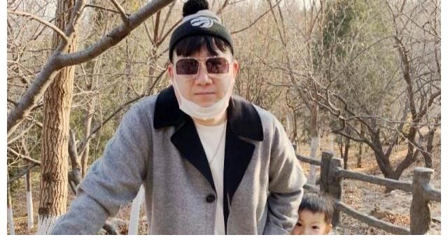 兒子|張鶴倫與兒子互動(dòng)，簡單的幾句對(duì)話，讓網(wǎng)友直呼小“墳王”來了