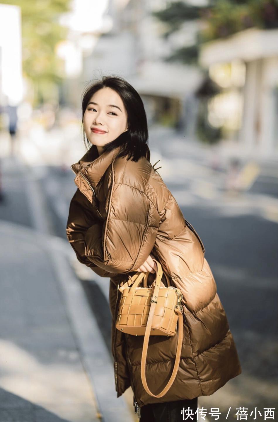 钻风|能照搬的“羽绒服”穿搭来了,搭配牛仔裤、半身裙,简约又时髦
