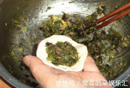 饺子|天热,我家就爱吃这个馅的饺子,嫩滑爽口又开胃,比猪肉馅还香!
