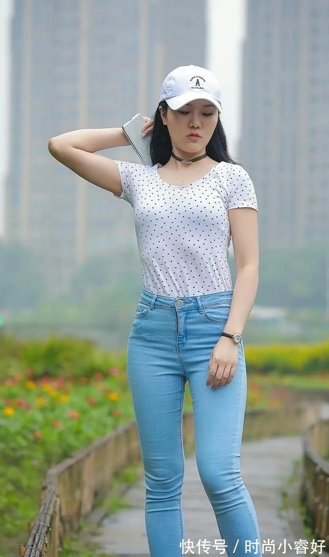 搭配 打底裤穿搭超级女王范,完美勾勒出女士那曼妙的身姿,简单美感